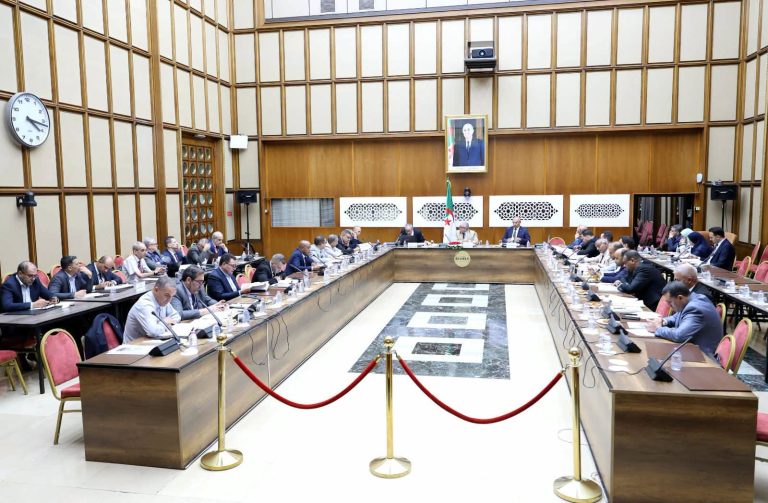 لجنة المالية تستمع إلى عرض لممثل المديرية العامة للضرائب حول أهم التدابير الجبائية الواردة في مشروع قانون المالية 2027