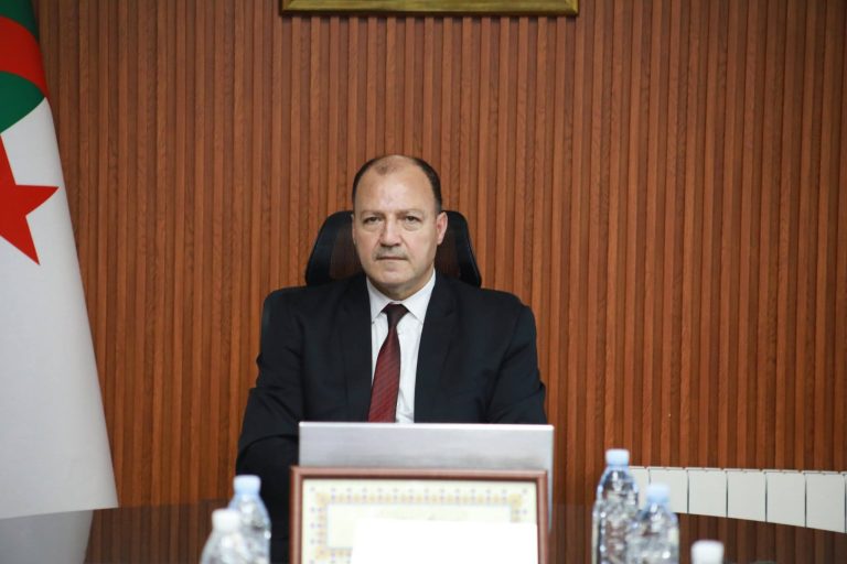 وزير العمل والتشغيل والضمان الاجتماعي يعقد اجتماعا تنسيقيا مع مسؤولي الديوان الوطني لأعضاء المعوقين الاصطناعية ولواحقها