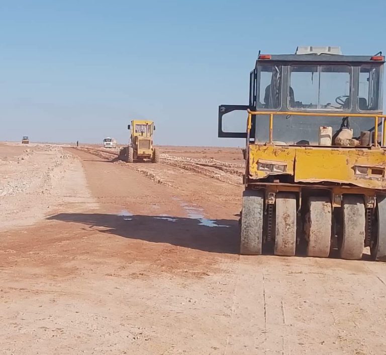 بني عباس: متابعة تقدم أشغال مشاريع استراتيجية لتعزيز شبكة الطرق والمنشآت القاعدية بالولاية