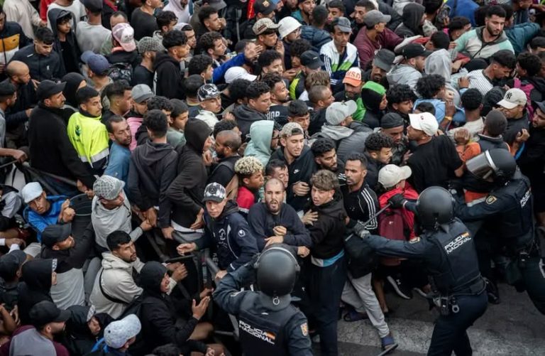 إسبانيا جهاز الاستخبارات يسلم تقريرا إلى القضاء بشأن أحداث سبتة وسط الكشف عن تورط المغرب في توجيه المهاجرين