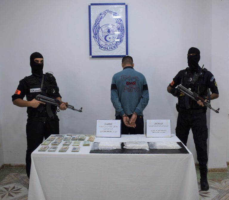 شرطة بشار تطيح بمشتبه فيه وتحجز أكثر من 3 كلغ من الكوكايين ومبلغًا ماليًا يفوق 169 مليون سنتيم