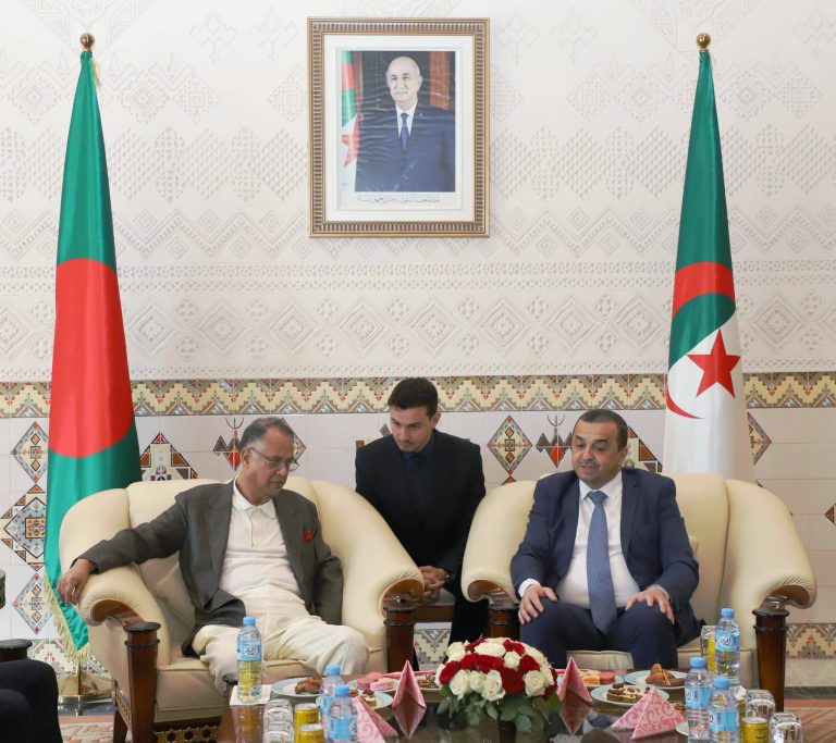 وزير الطاقة والموارد المعدنية والكهربائية لجمهورية بنغلاديش يحل بالجزائر في زيارة عمل