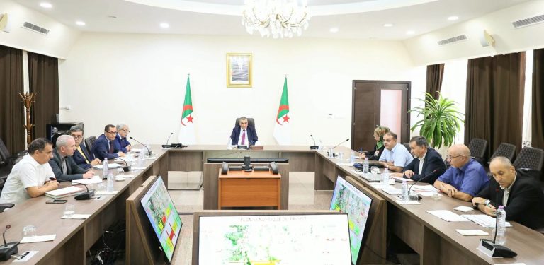 وزير الأشغال العمومية والمنشآت القاعدية يترأس اجتماعا تنسيقيا لمتابعة وتقييم مشاريع الطرق السيارة وبرامج صيانتها