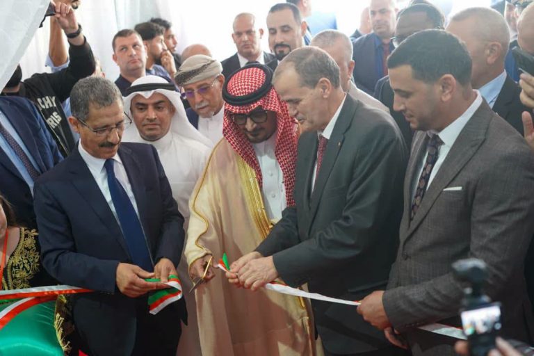 كمال رزيق يشرف بالبليدة على افتتاح أول معرض للمنتجات الغذائية المصنعة والإعلان عن تسويق أول خميرة خبز محلية