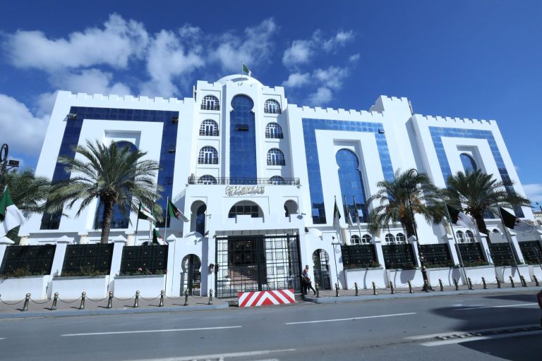 وفد عن مجلس الأمة يشارك في أشغال الندوة الشهرية السابعة للمحكمة الدستورية حول الديمقراطية التشاركية والجماعات المحلية