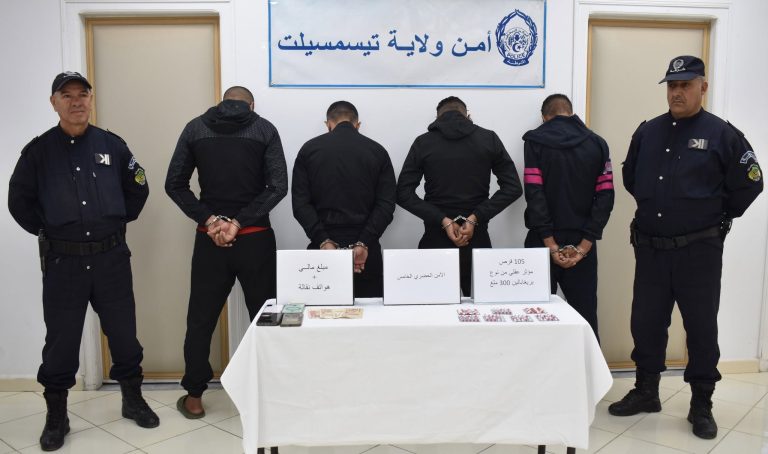 شرطة تيسمسيلت تضبط 105كبسولة من المؤثرات العقليةمن نوع بريقابالين 300ملغ ، وتوقف 04 أشخاص