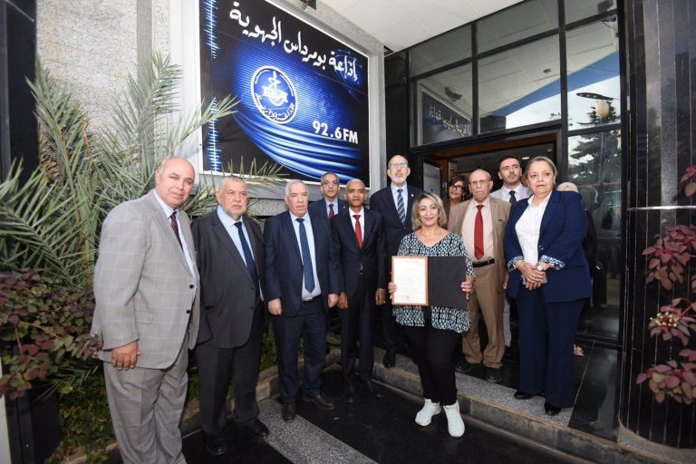 وزير المجاهدين وذوي الحقوق يُهدي إصدارات تاريخية لمكتبة إذاعة بومرداس لتعزيز الذاكرة الوطنية