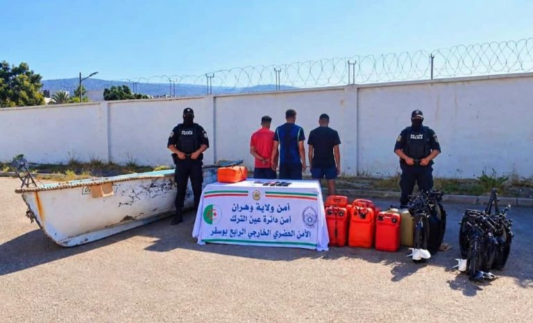 شرطة وهران توقف 03 أشخاص و تحجز 01 قارب 02 محركين ،06 دلاءومعدات تستعمل في عملية الإبحار