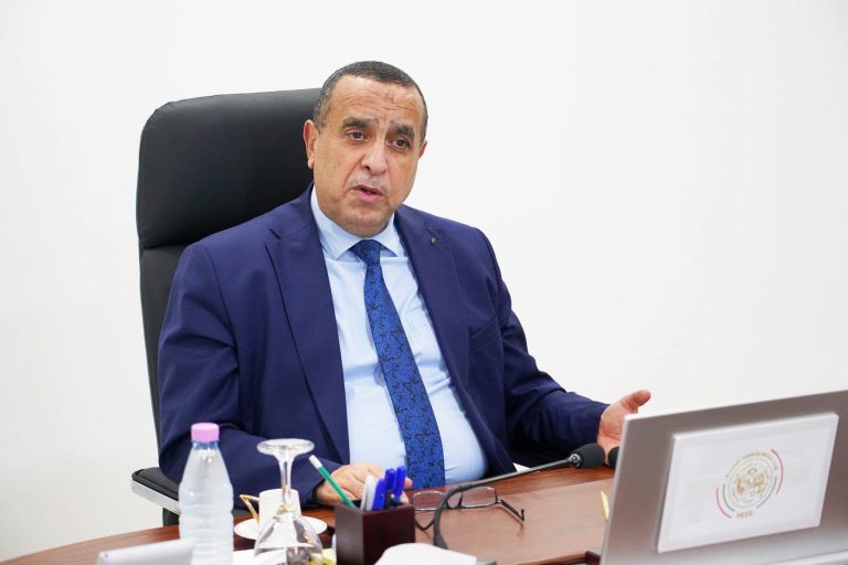 وزير الطاقة والطاقات المتجددة يشرف على اجتماع لجنة التنسيق القطاعية