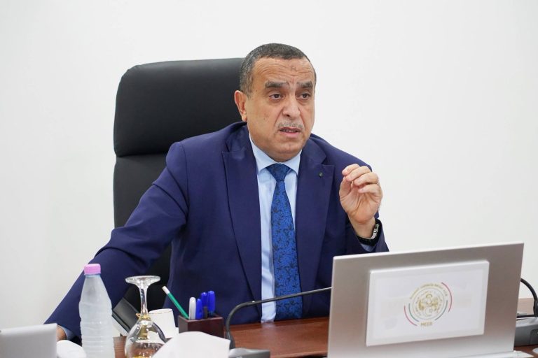 وزير الطاقة والطاقات المتجددة يشرف على اجتماع لجنة التنسيق القطاعية