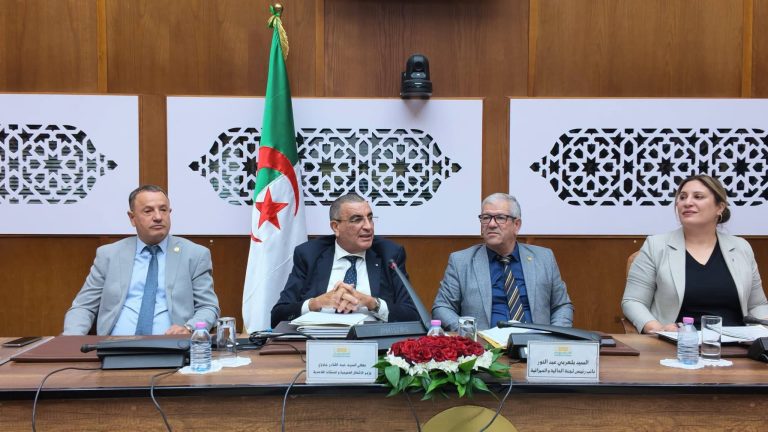 وزير الأشغال العمومية والمنشآت القاعدية يعرض مؤشرات القطاع وبرامجه ومشاريعه ذات الأولوية أمام لجنة المالية والميزانية بالمجلس الشعبي الوطني