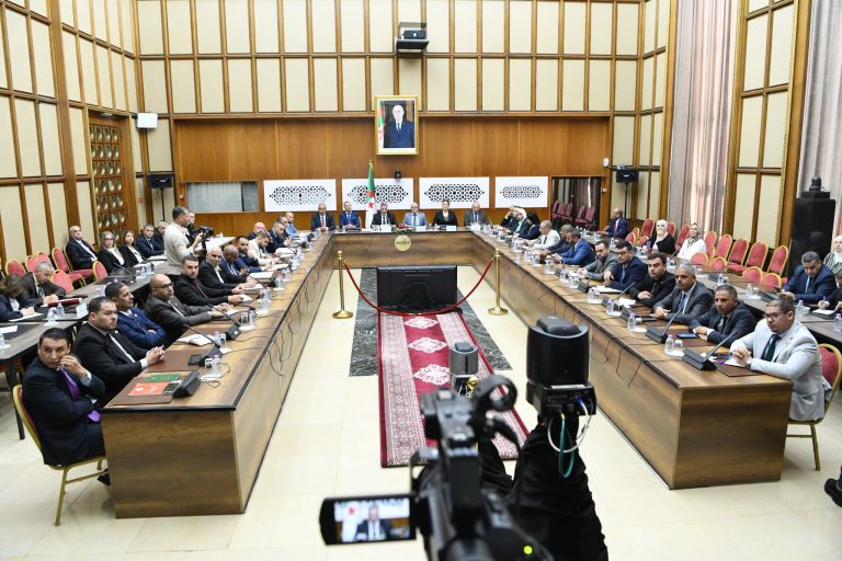 لجنة المالية والميزانية تستمع إلى عرض لوزير السكن والعمران والمدينة حول ميزانية القطاع