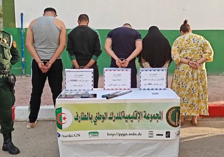 الدرك الوطني بالطارف يوقف 6 أشخاص بينهم قاصر ويحجز مؤثرات عقلية وأسلحة بيضاء ببحيرة الطيور