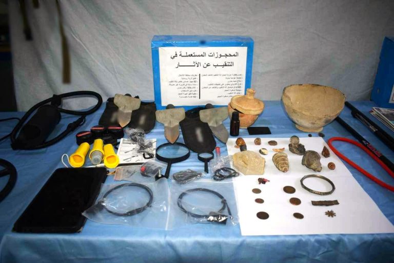 أم البواقي  شرطة عين مليلة توقف شخصا وتحجز معدات وأجهزة تستعمل في التنقيب غير المشروع عن المعادن والآثار