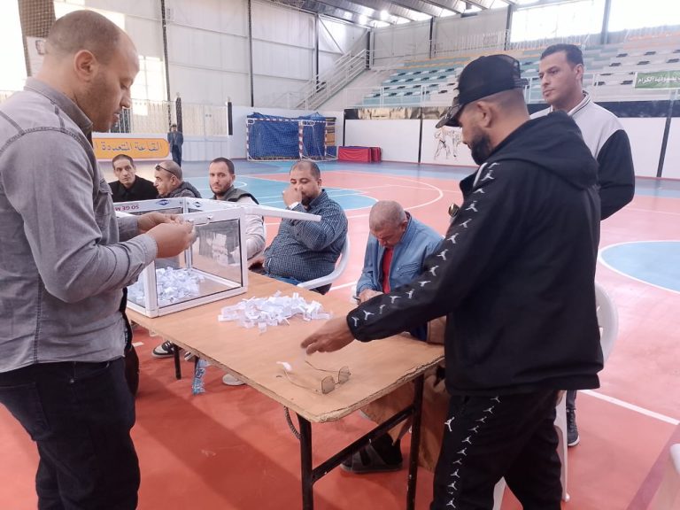 أم البواقي  عين البيضاء  إجراء عملية القرعة لاختيار خمسة عمال عموميين في منصب عون حراسة وسط تنظيم محكم واستحسان الحضور